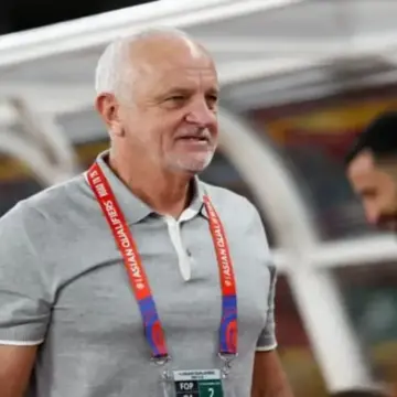 أرنولد يعلن موعد الإعلان عن قائمة العراق النهائية لكأس العالم 2026